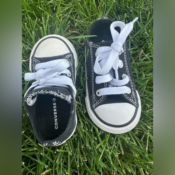 Converse Chucks Toddler/Infant Size 5 Allstar Shoes Black and white. Never worn - Picture 5 of 6